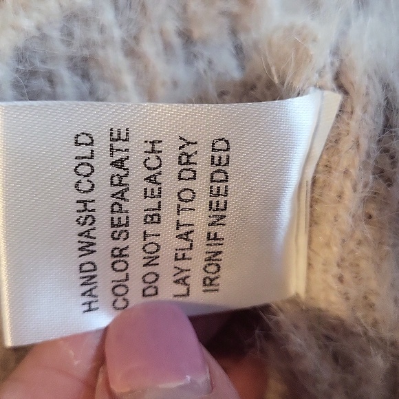 Light blush sweater tunic/dress with stars by LE LIS - Picture 9 of 9